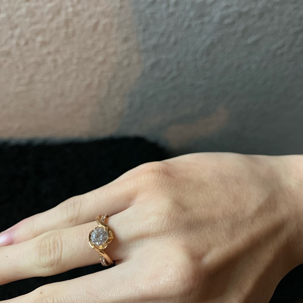 Gold color rose ring